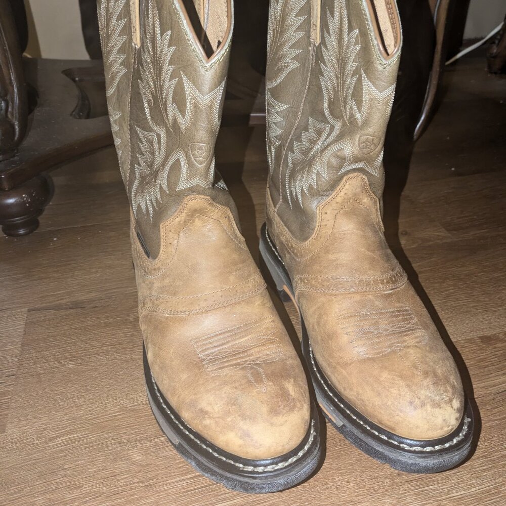 Size 11 Ariat cowboy boots
